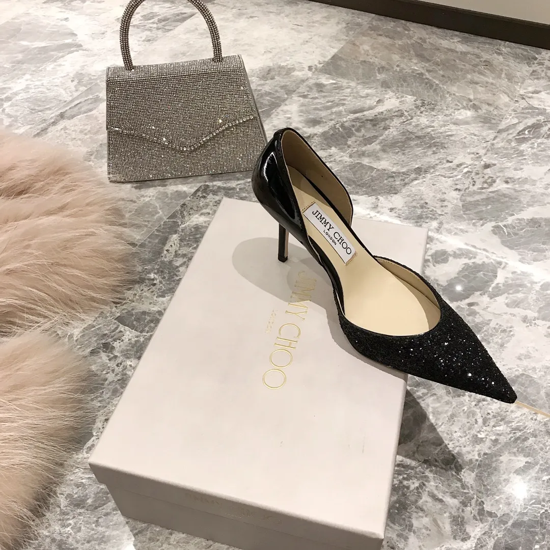 👟👟Ex-factory price👟👟Ex-factory price 520👟👟 Women's Shoe Factory 𝐉𝐢𝐦𝐦𝐲 𝐂𝐡𝐨𝐨 A pair of high heels that can conquer all men, a must-have item for all-match annual meetings Bilng Bilng is so beautiful that no one can take a breath away Material: Special Cretan spliced cow patent leather, sheepskin lining, Italian genuine leather outsole Heel height: 8cm Three colors: black, nude, silver Size: 35-39